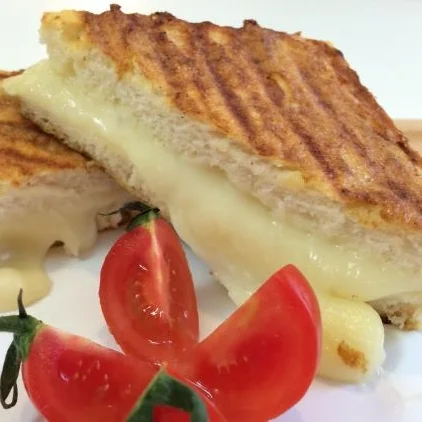 Bazlama Kaşarlı Tost