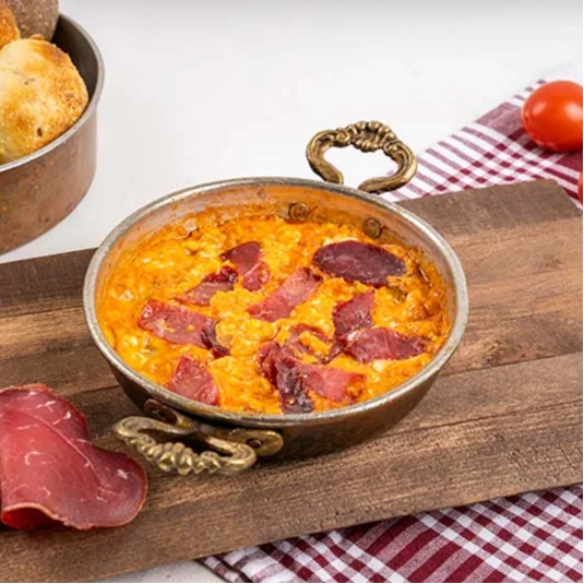 Kavurmalı Pastırmalı Menemen